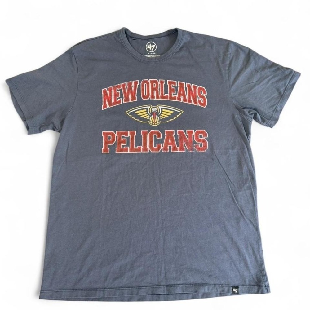 New Orleans Pelicans grey tee.
